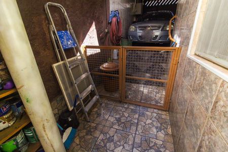 Casa à venda com 100m², 4 quartos e 2 vagasQuintal