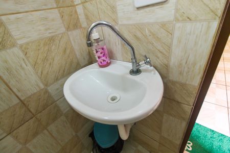 Casa à venda com 100m², 4 quartos e 2 vagasBanheiro 3