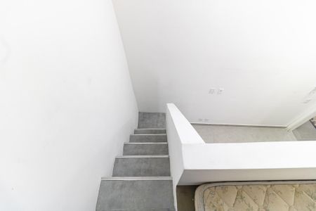 Apartamento para alugar com 20m², 1 quarto e sem vagaEscada