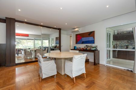 Apartamento à venda com 258m², 4 quartos e 4 vagasSala