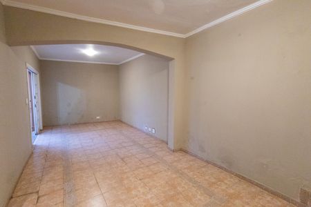Casa para alugar com 272m², 3 quartos e 1 vaga Casa para alugar com 272m², 3 quartos e 1 vagaSala de Lareira