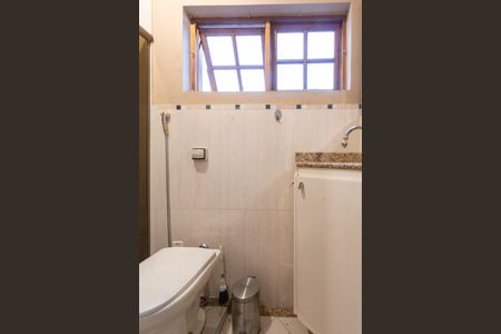 Casa para alugar com 272m², 3 quartos e 1 vaga Casa para alugar com 272m², 3 quartos e 1 vagaBanheiro Social