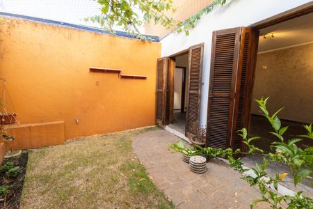Casa para alugar com 272m², 3 quartos e 1 vaga Casa para alugar com 272m², 3 quartos e 1 vagaSala Jardim de Inverno