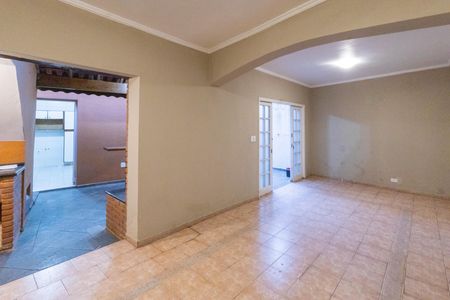 Casa para alugar com 272m², 3 quartos e 1 vaga Casa para alugar com 272m², 3 quartos e 1 vagaSala de Lareira