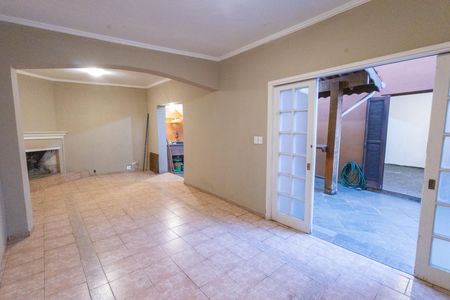 Casa para alugar com 272m², 3 quartos e 1 vaga Casa para alugar com 272m², 3 quartos e 1 vagaSala de Lareira