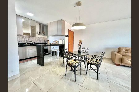 Apartamento à venda com 200m², 3 quartos e 2 vagasSala