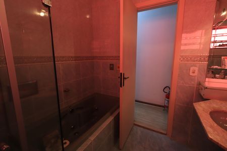 Casa à venda com 302m², 3 quartos e 3 vagasBanheiro da Suíte