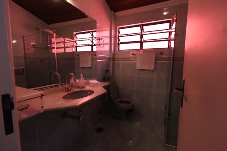 Casa à venda com 302m², 3 quartos e 3 vagasBanheiro da Suíte