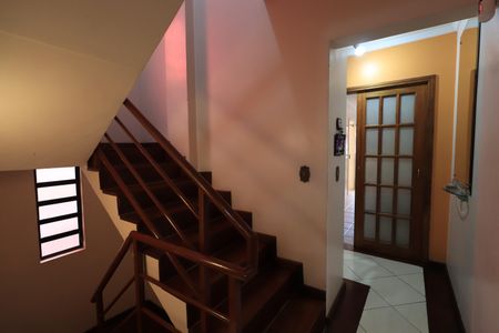 Casa à venda com 302m², 3 quartos e 3 vagasEscada