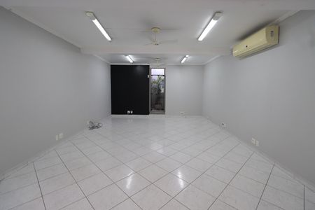 Casa à venda com 302m², 3 quartos e 3 vagasÁrea comum - Salão de festas