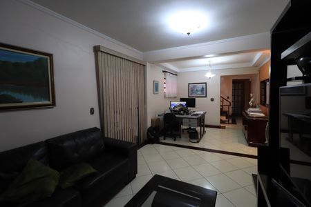 Casa à venda com 302m², 3 quartos e 3 vagasSala