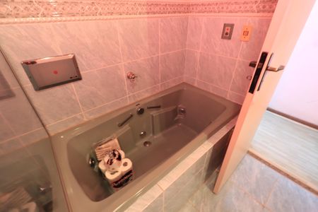 Casa à venda com 302m², 3 quartos e 3 vagasBanheiro da Suíte