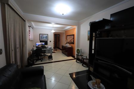 Casa à venda com 302m², 3 quartos e 3 vagasSala