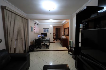 Casa à venda com 302m², 3 quartos e 3 vagasSala