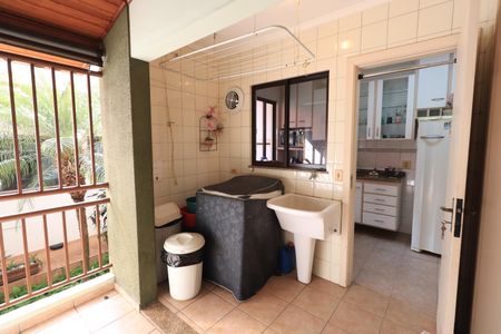 Casa à venda com 302m², 3 quartos e 3 vagasÁrea de Serviço