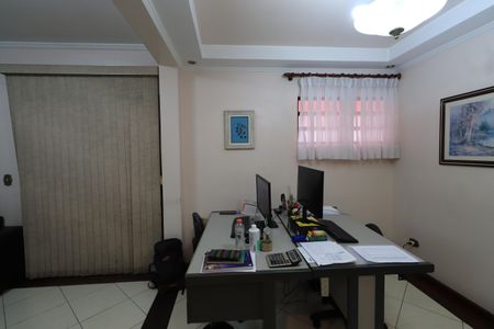 Casa à venda com 302m², 3 quartos e 3 vagasSala