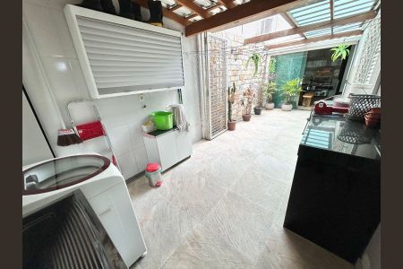 Apartamento à venda com 125m², 3 quartos e 2 vagas Apartamento à venda com 125m², 3 quartos e 2 vagasÁrea de Serviço