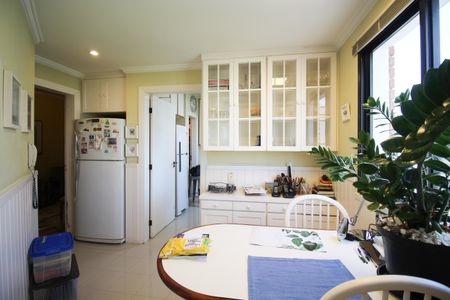 Apartamento à venda com 206m², 3 quartos e 3 vagas Apartamento à venda com 206m², 3 quartos e 3 vagasCopa