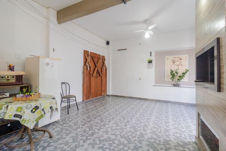 Casa à venda com 244m², 3 quartos e 5 vagasQuintal dos Fundos