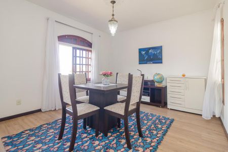 Casa à venda com 244m², 3 quartos e 5 vagasSala do segundo andar