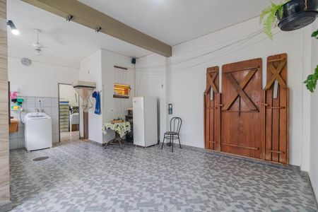 Casa à venda com 244m², 3 quartos e 5 vagasQuintal dos Fundos