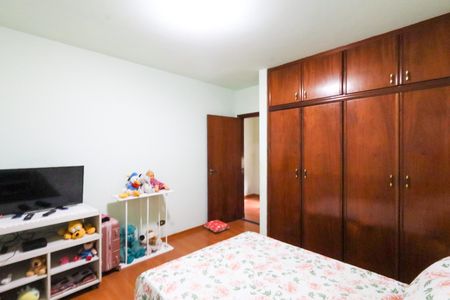 Casa à venda com 189m², 5 quartos e 4 vagasQuarto 2