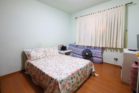 Casa à venda com 189m², 5 quartos e 4 vagasQuarto 2