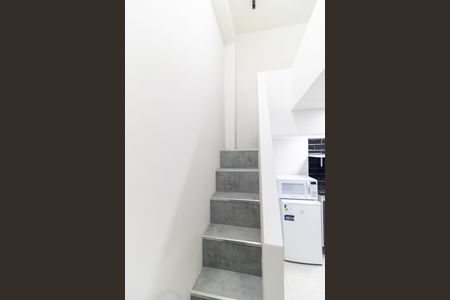 Apartamento para alugar com 20m², 1 quarto e sem vagaEscada