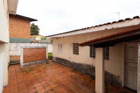 Casa à venda com 268m², 3 quartos e 3 vagas Casa à venda com 268m², 3 quartos e 3 vagasÁREA EXTERNA FUNDOS