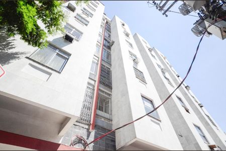 Apartamento à venda com 68m², 2 quartos e sem vaga Apartamento à venda com 68m², 2 quartos e sem vagaFachada