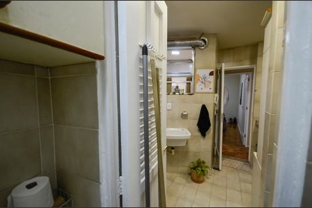 Apartamento à venda com 68m², 2 quartos e sem vaga Apartamento à venda com 68m², 2 quartos e sem vagaBanheiro de Serviço