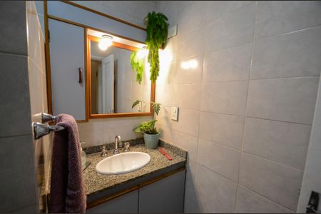 Apartamento à venda com 68m², 2 quartos e sem vaga Apartamento à venda com 68m², 2 quartos e sem vagaBanheiro