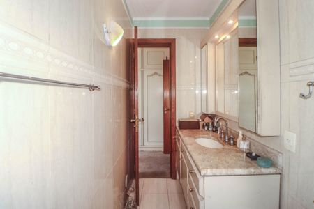 Apartamento à venda com 206m², 4 quartos e 2 vagasBanheiro da Suíte