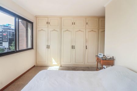 Apartamento à venda com 206m², 4 quartos e 2 vagasSuíte