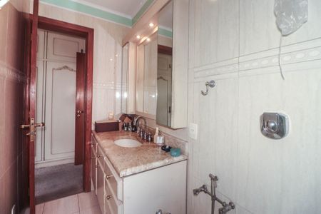 Apartamento à venda com 206m², 4 quartos e 2 vagasBanheiro da Suíte