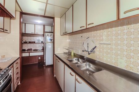 Apartamento à venda com 206m², 4 quartos e 2 vagasCozinha