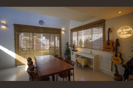 Casa para alugar com 220m², 3 quartos e 4 vagasSala