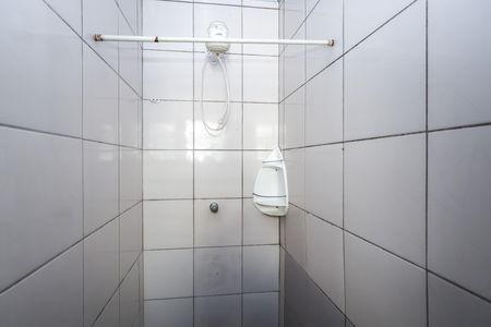 Casa à venda com 140m², 3 quartos e 4 vagasBanheiro 2 ( Casa 2 )