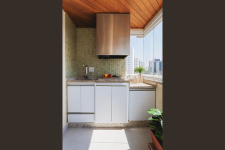 Apartamento para alugar com 124m², 3 quartos e 2 vagasVaranda