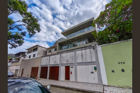 Casa à venda com 330m², 4 quartos e 2 vagasFachada