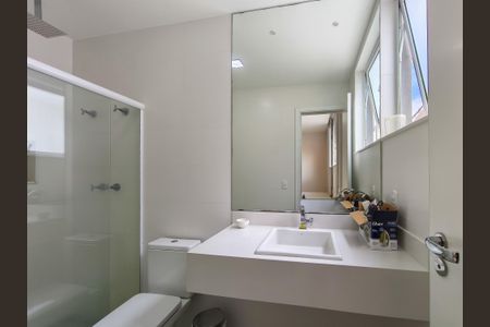 Casa à venda com 330m², 4 quartos e 2 vagasBanheiro da Suíte 3