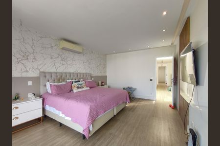 Casa à venda com 330m², 4 quartos e 2 vagasSuíte 1