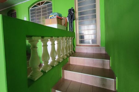 Casa à venda com 220m², 5 quartos e 5 vagas Casa à venda com 220m², 5 quartos e 5 vagasQuintal - Garagem