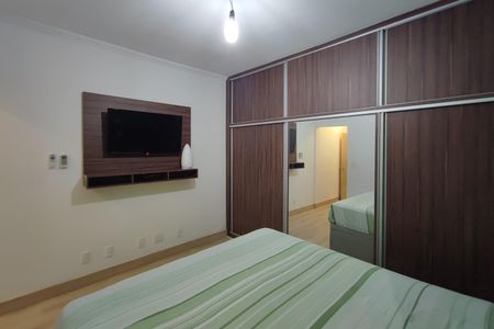 Casa à venda com 220m², 5 quartos e 5 vagas Casa à venda com 220m², 5 quartos e 5 vagasQuarto Suíte