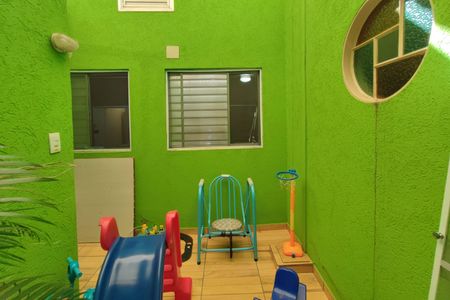 Casa à venda com 220m², 5 quartos e 5 vagas Casa à venda com 220m², 5 quartos e 5 vagasQuintal