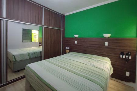 Casa à venda com 220m², 5 quartos e 5 vagas Casa à venda com 220m², 5 quartos e 5 vagasQuarto Suíte