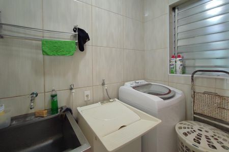 Casa à venda com 220m², 5 quartos e 5 vagas Casa à venda com 220m², 5 quartos e 5 vagasÁrea de Serviço