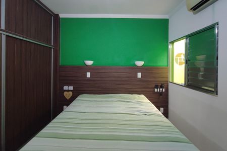 Casa à venda com 220m², 5 quartos e 5 vagas Casa à venda com 220m², 5 quartos e 5 vagasQuarto Suíte