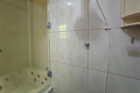 Casa à venda com 220m², 5 quartos e 5 vagas Casa à venda com 220m², 5 quartos e 5 vagasBanheiro Suíte