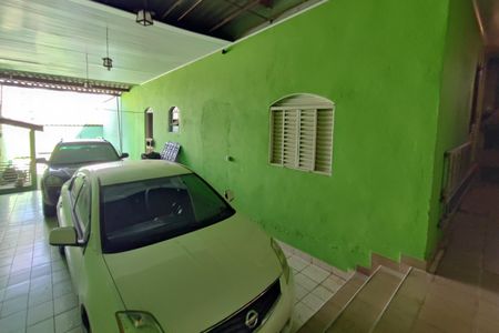 Casa à venda com 220m², 5 quartos e 5 vagas Casa à venda com 220m², 5 quartos e 5 vagasQuintal - Garagem